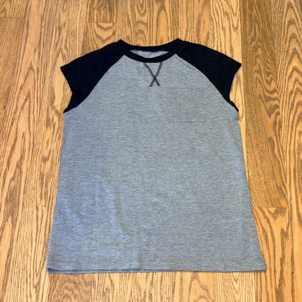 Two-Tone Grey & Black Raglan Pocket Tee - Size 150